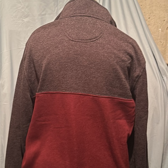 NWOT men’s Izod sweatshirt - Picture 4 of 5